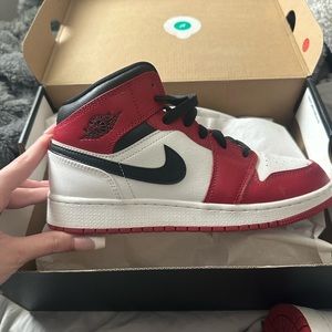 Air Jordan 1 Mid GS ‘Chicago’